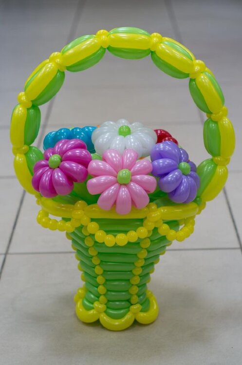 Букет №1130-0006 корзина с цветами из воздушных шаров купить в Чебоксарах