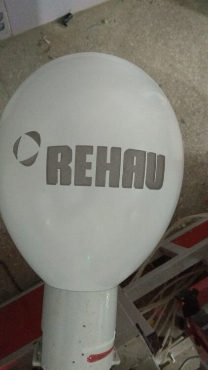 Печать логотипа (брендирование) на воздушных шарах rehau купить в Чебоксарах