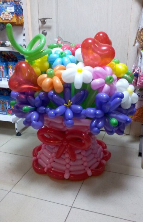 Букет цветов № 1130-0022 из воздушных шаров в корзине Цветочное ассорти купить в Чебоксарах